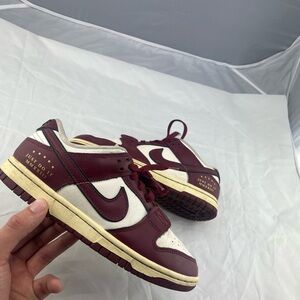 Women’s Nike Dunks Size 6.5